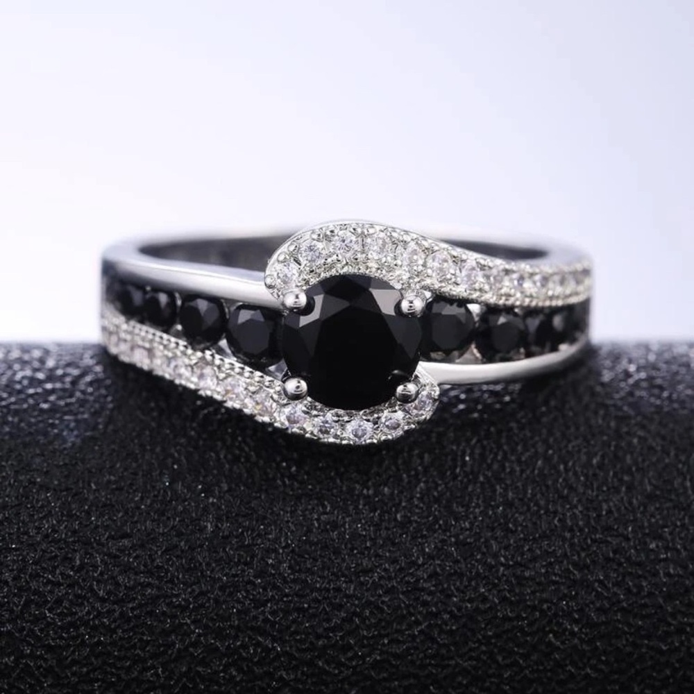 WEDDING RING - Picture 3 of 6
